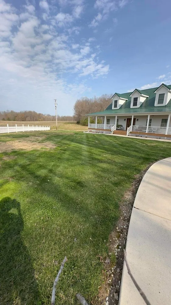 Trusted lawn mowing service in Tullahoma, TN by Neighborly Lawn Care service