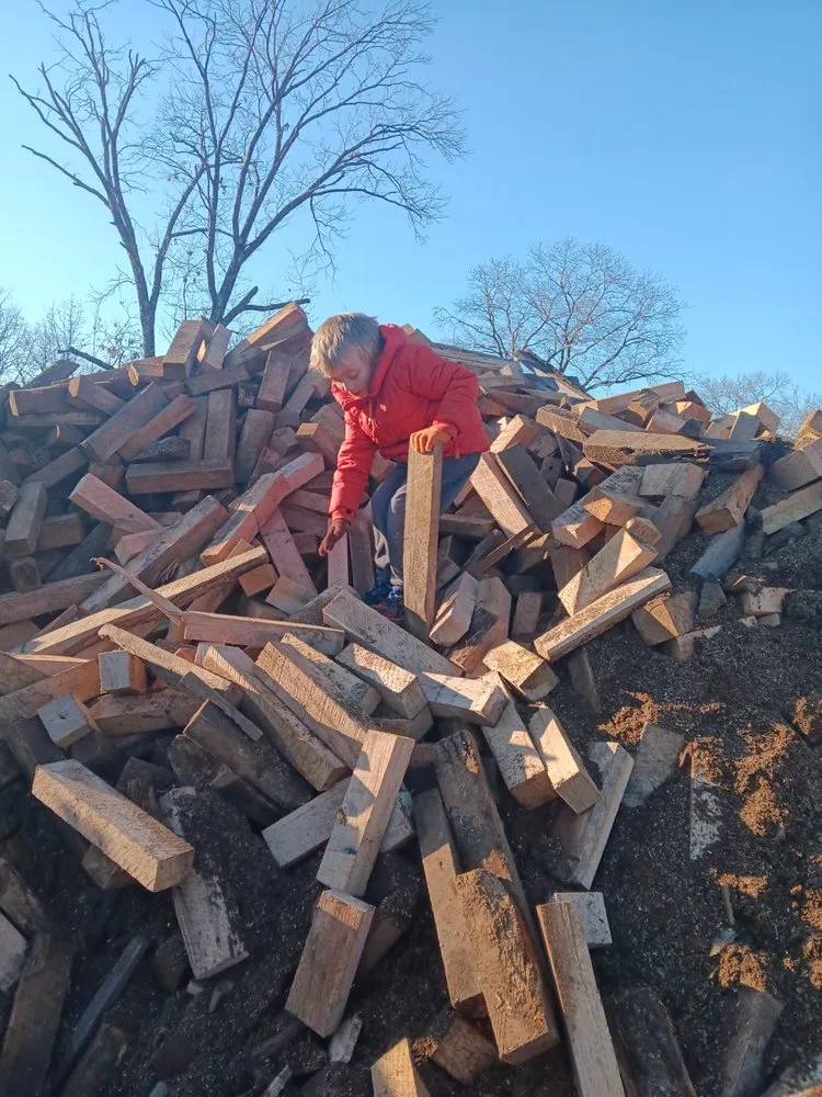 Custom yard maintenance in Eldon, MO by Neighbors Lawn and Landscap Maintenance