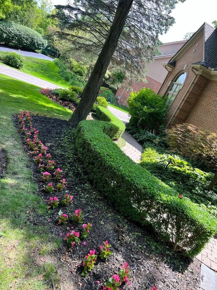Reliable lawn care service in Grand Blanc, MI - Nelson Construction & Landscape