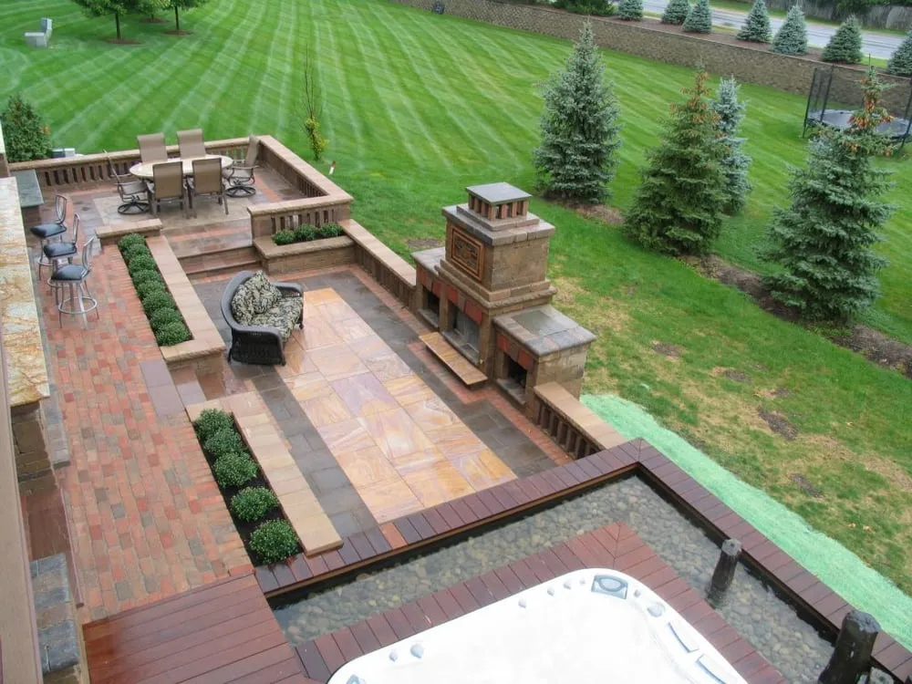Custom garden landscaping for residential properties in Aurora, IL by Nelson Design Associates