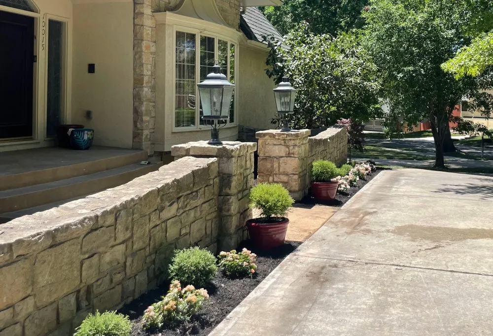 Top-rated yard cleanup service for homes in Lenexa, KS by Nelson Landscapes