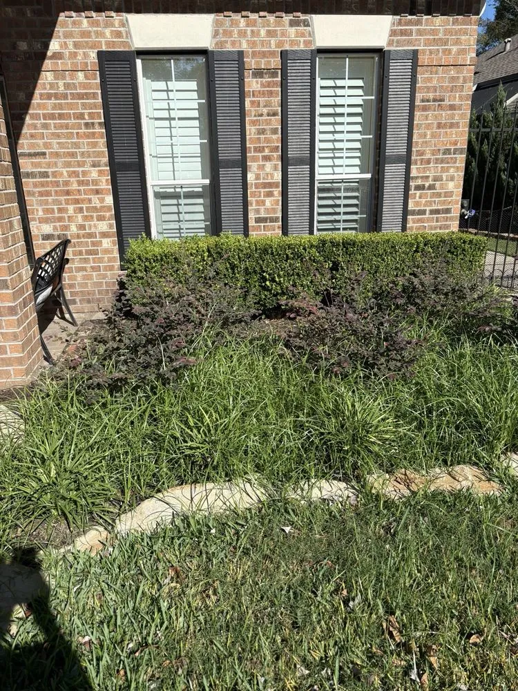 Custom garden landscaping in Houston, TX by Nelson's Landscaping Service