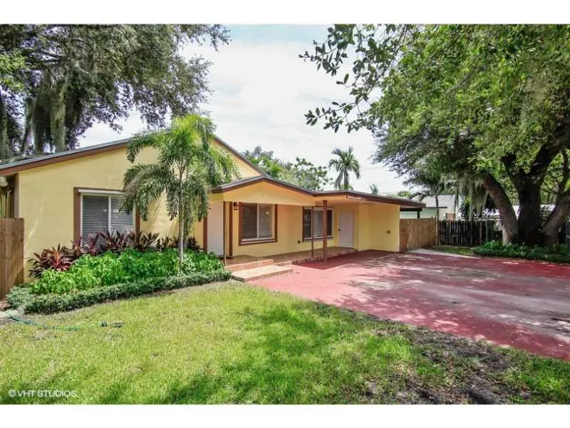 Top-rated lawn mowing service in Miami, FL by Nerak