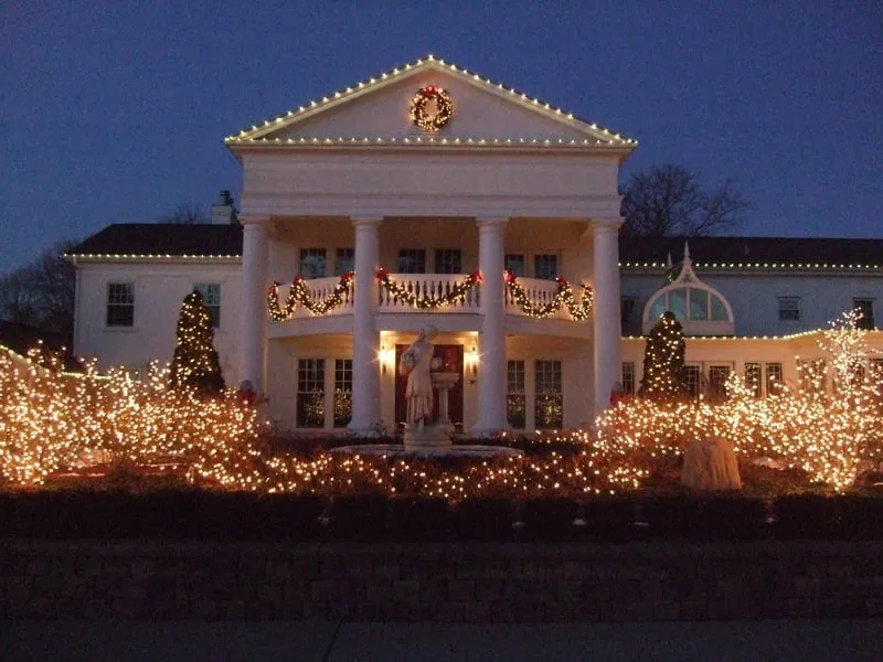 Local yard cleanup service for beautiful yards in Batavia, IL by Neri Landscape