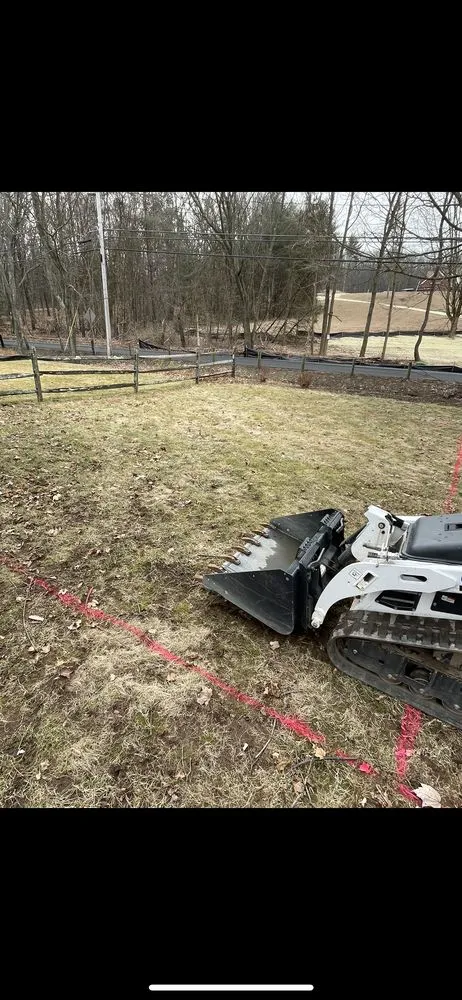 Custom yard cleanup service in Glastonbury, CT - Neri Services