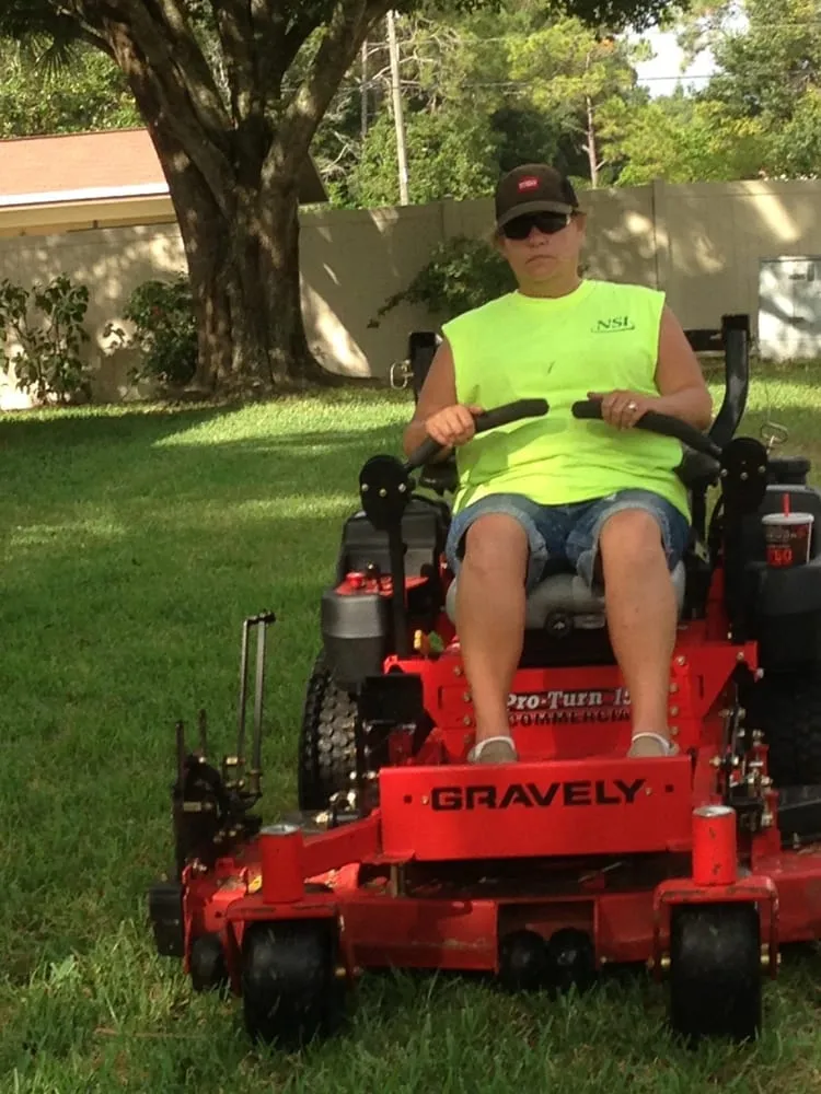 Professional lawn mowing service experts serving Palm Harbor, FL - Network Lawn Services
