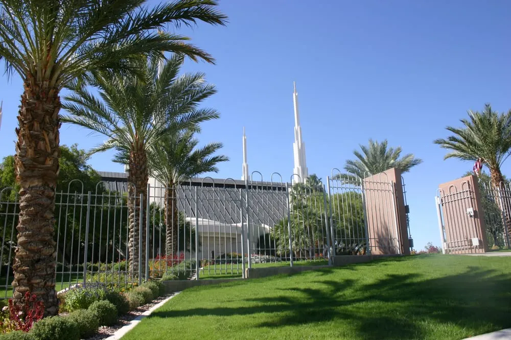 Professional lawn care service in North Las Vegas, NV by Nevada Roseland