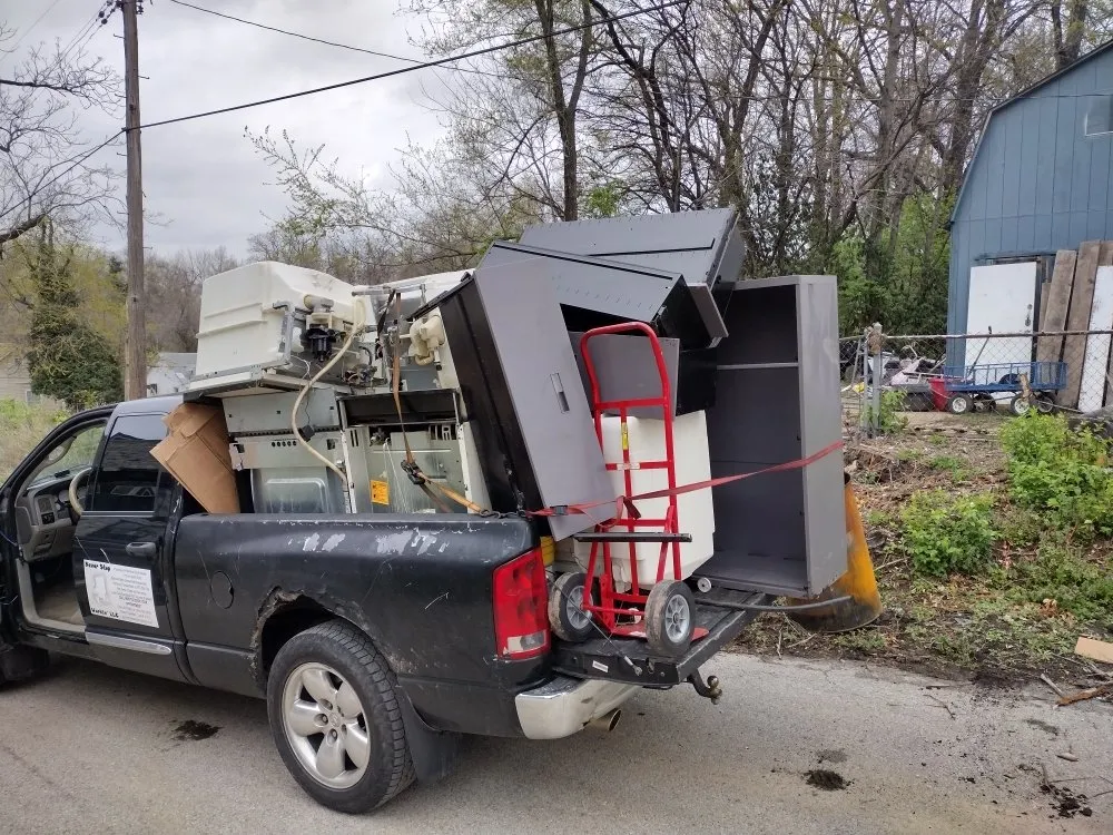 Professional yard maintenance in Saint Louis, MO by Never Stop Workin'