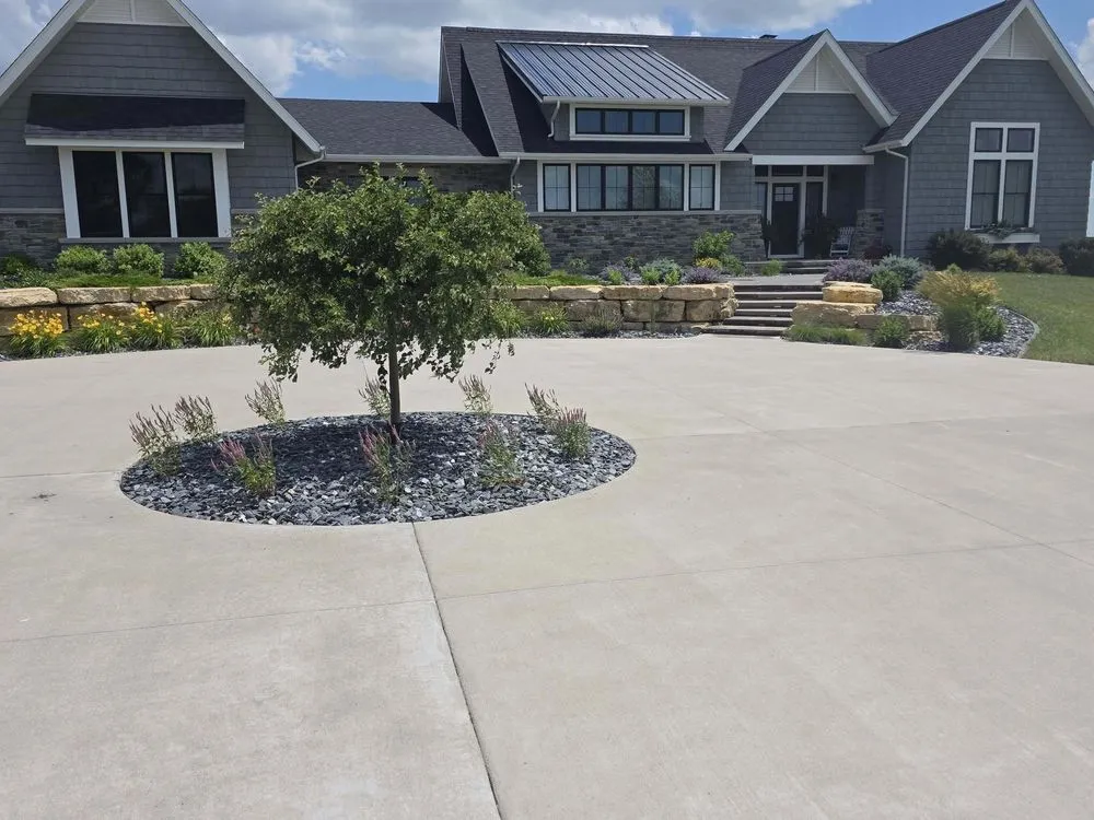 Top-rated yard maintenance in Geneseo, IL - Neverending Landscape