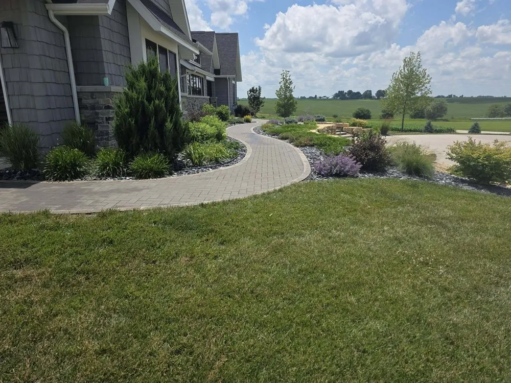 Top-rated yard cleanup service in Geneseo, IL - Neverending Landscape