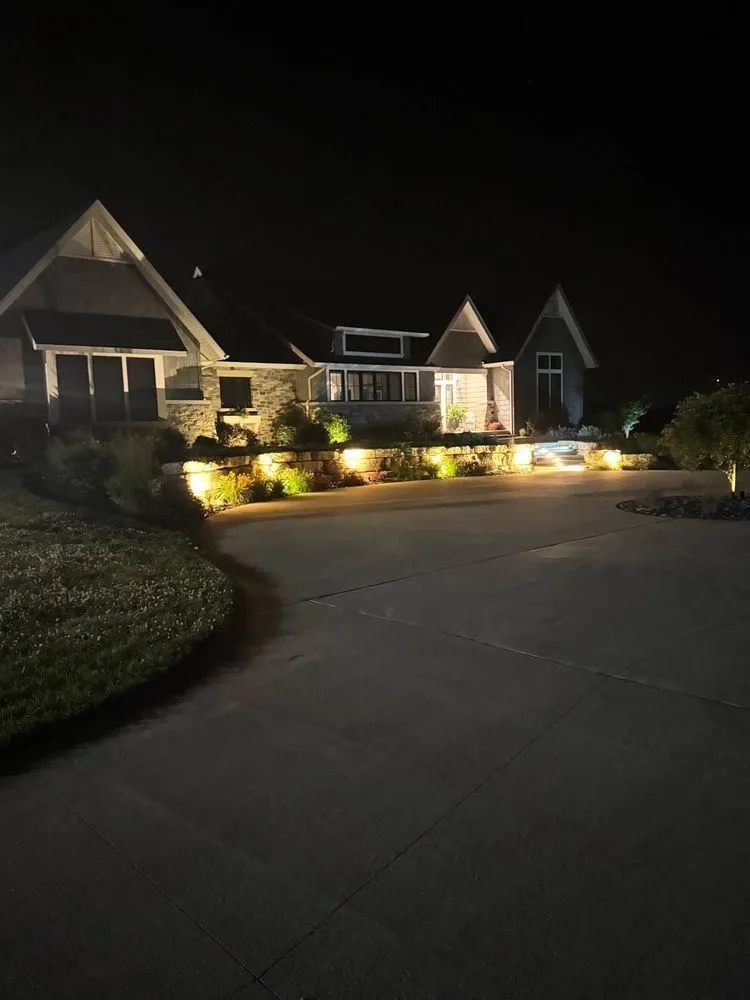 Professional landscape design with custom design in Sunrise Beach, MO by Neverending Landscape