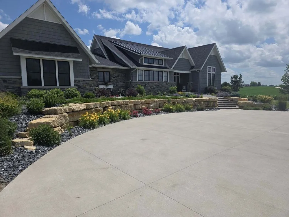 Affordable landscape design in Sunrise Beach, MO - Neverending Landscape