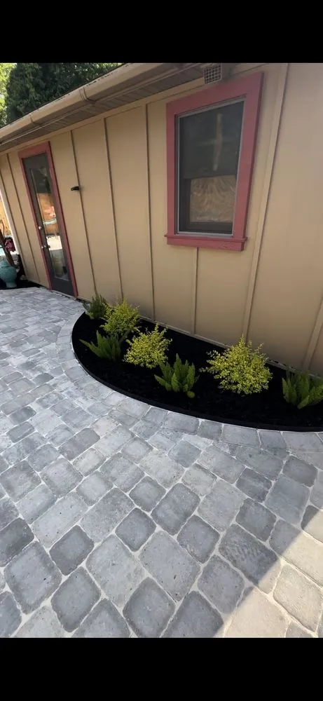 Custom lawn mowing service for year-round maintenance in Pensacola, FL by New Age Landscapes