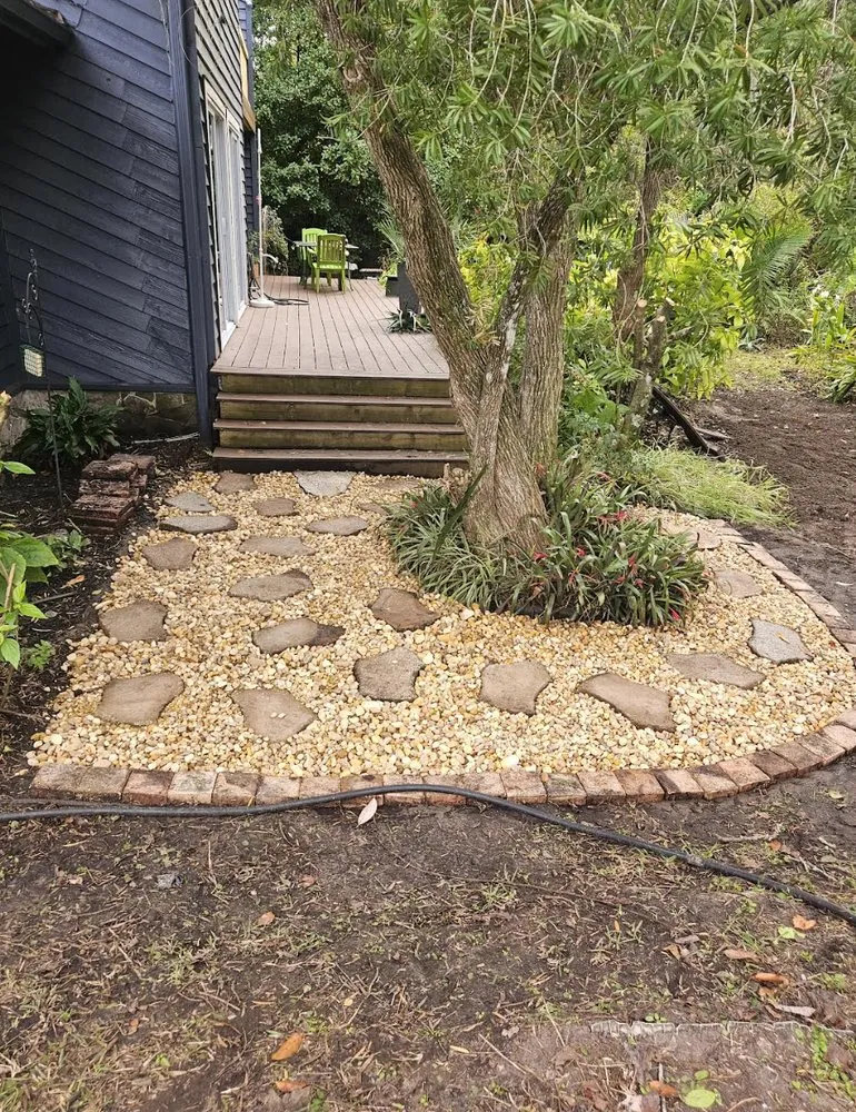 Affordable yard maintenance experts serving Jacksonville, FL - New Cuts on the Block