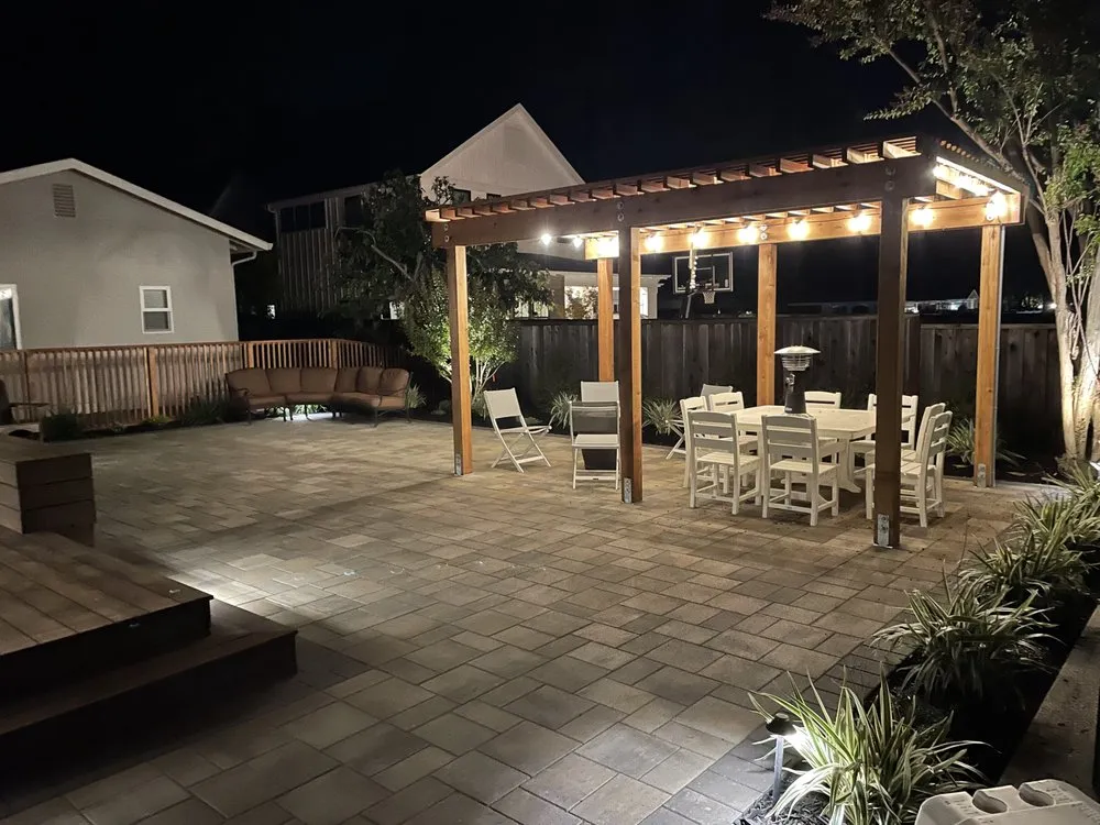 Professional landscape design with custom design in Walnut Creek, CA by New Earth Landscaping