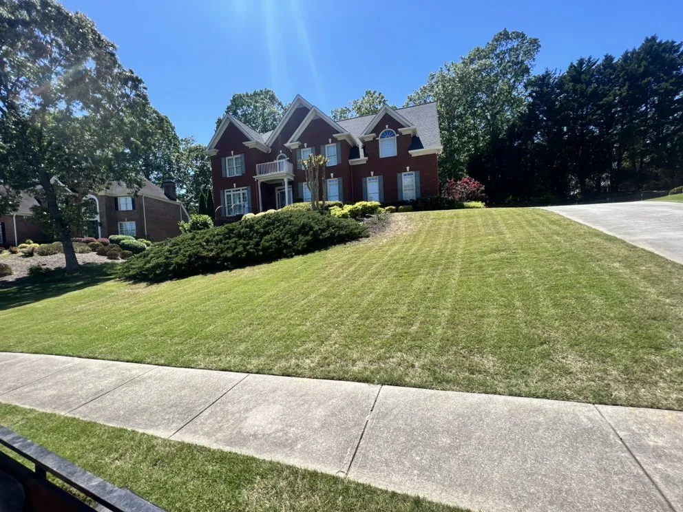 Local lawn care service experts serving Lilburn, GA - New eco Landscape