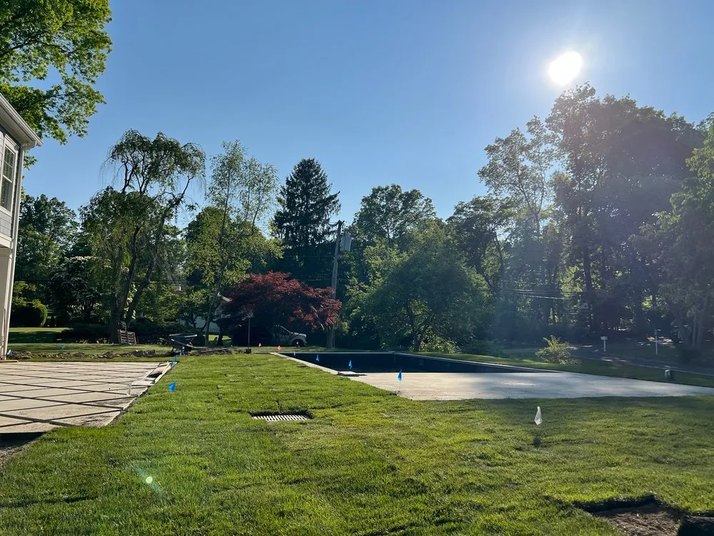 Professional yard maintenance in Greenwich, CT - New England Total Landscaping