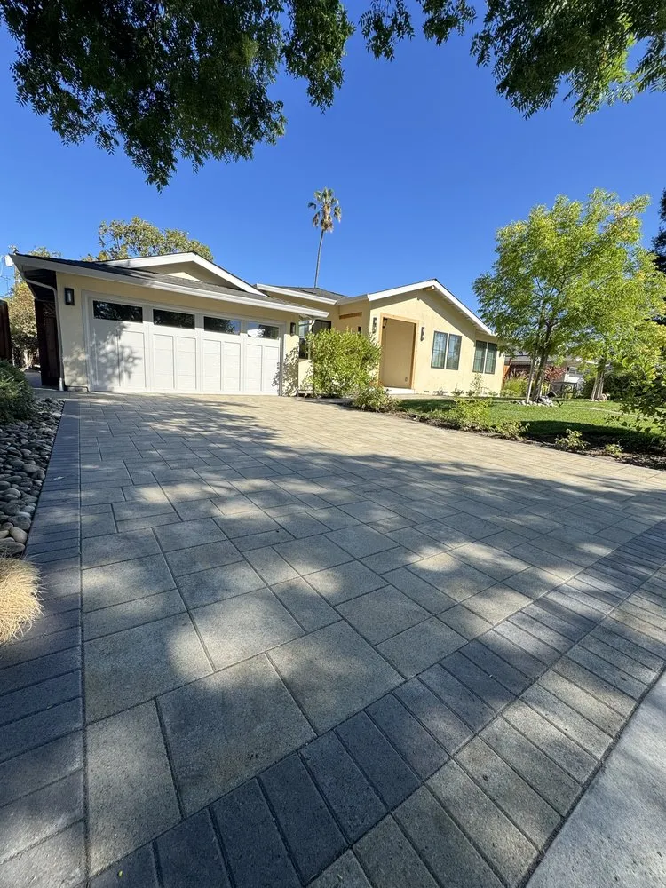 Reliable lawn mowing service experts serving Palo Alto, CA - New Era Design