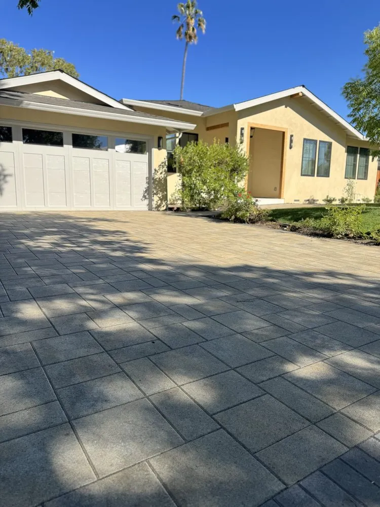 Custom lawn care service experts serving Palo Alto, CA - New Era Design
