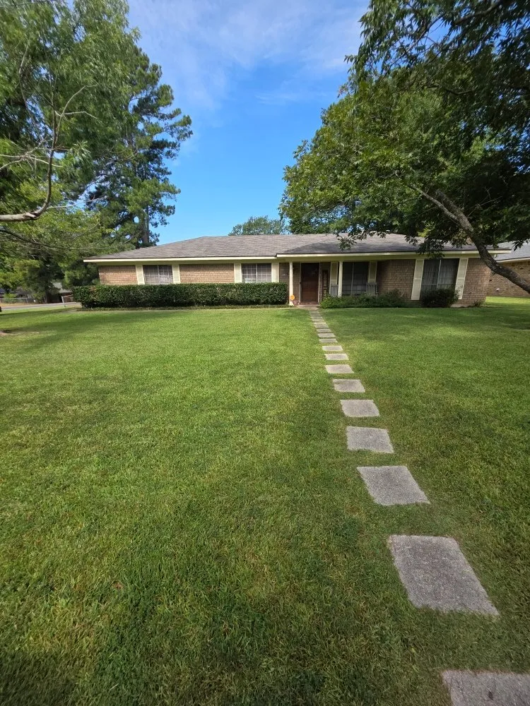 Reliable outdoor landscaping for beautiful yards in Shreveport, LA by New Glow Window Cleaning