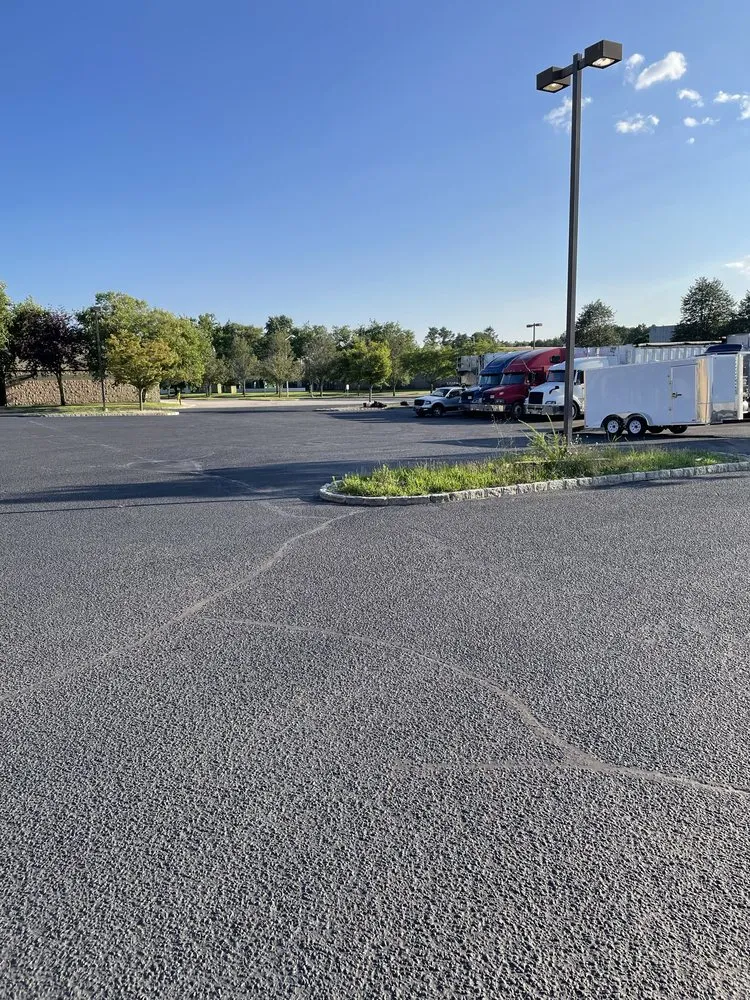 Top-rated lawn care service in Brentwood, NY - New island services