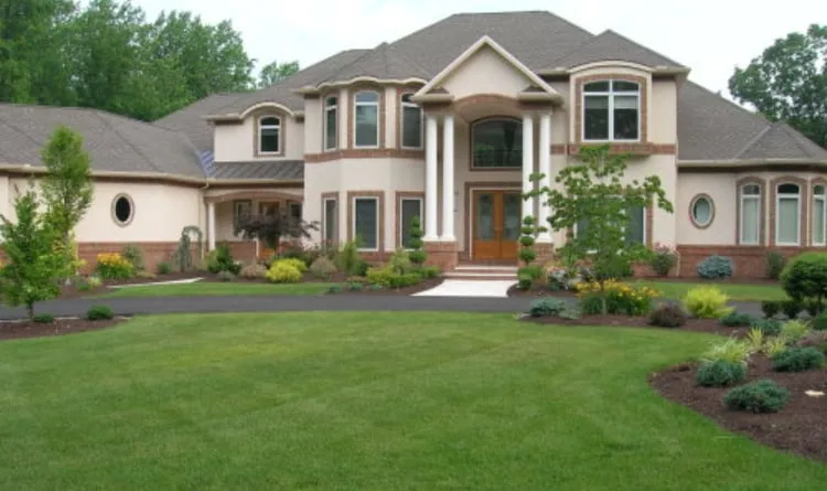 Professional yard maintenance experts serving Lakewood, NJ - New Jersey Best Lawns, Sprinklers & Fencing