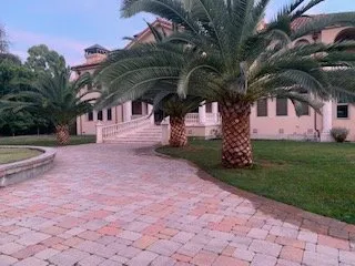 Professional garden landscaping for homes in Los Angeles, CA by New King Landscape