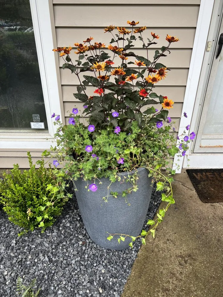 Professional garden landscaping experts serving Smithtown, NY - NEW Landscapes