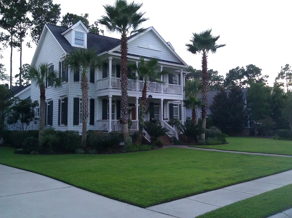 Expert lawn care service experts serving Charleston, SC - New Leaf Landscape Management