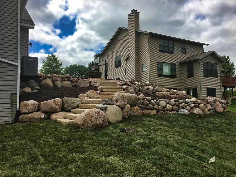 Local garden landscaping experts serving Davenport, IA - New Leaf Landscapes & Concrete