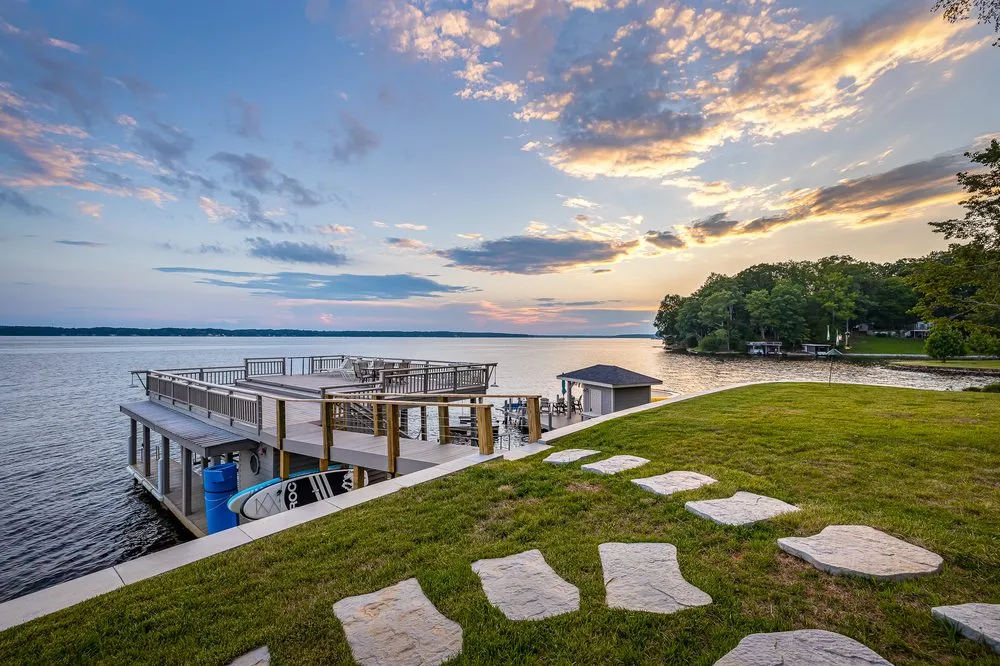 Custom lawn mowing service experts serving Glen Allen, VA - New Leaf Landscaping