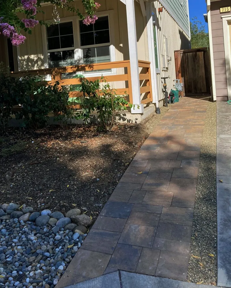 Affordable garden landscaping in Healdsburg, CA by New Leaf Landscaping