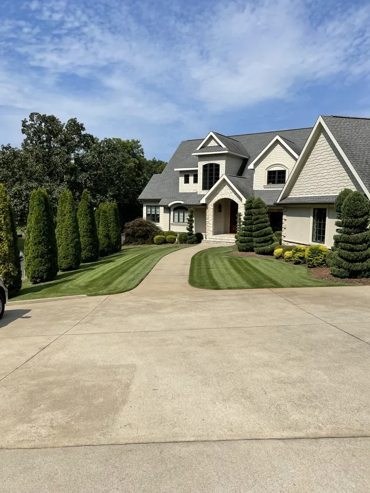 Affordable lawn mowing service in Florence, AL by New Leaf Lawn Care and Landscaping