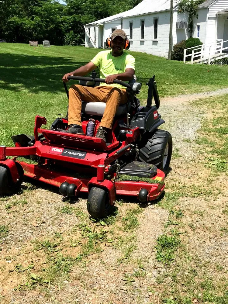 Affordable lawn mowing service experts serving Amherst, VA - New Life Lawn & Landscaping