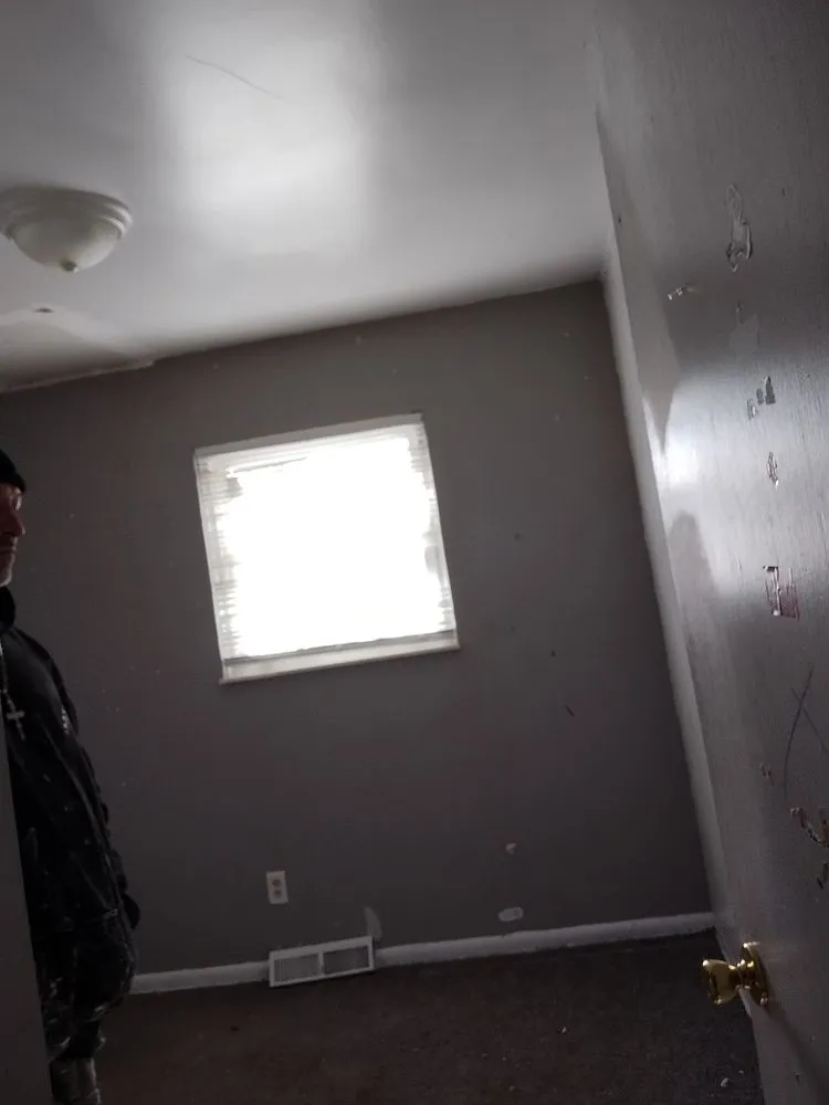 Expert yard maintenance for residential properties in Columbus, OH by New Life painting