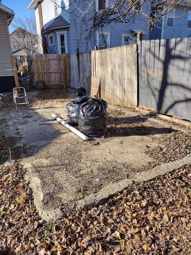 Expert yard cleanup service in Columbus, OH by New Life painting