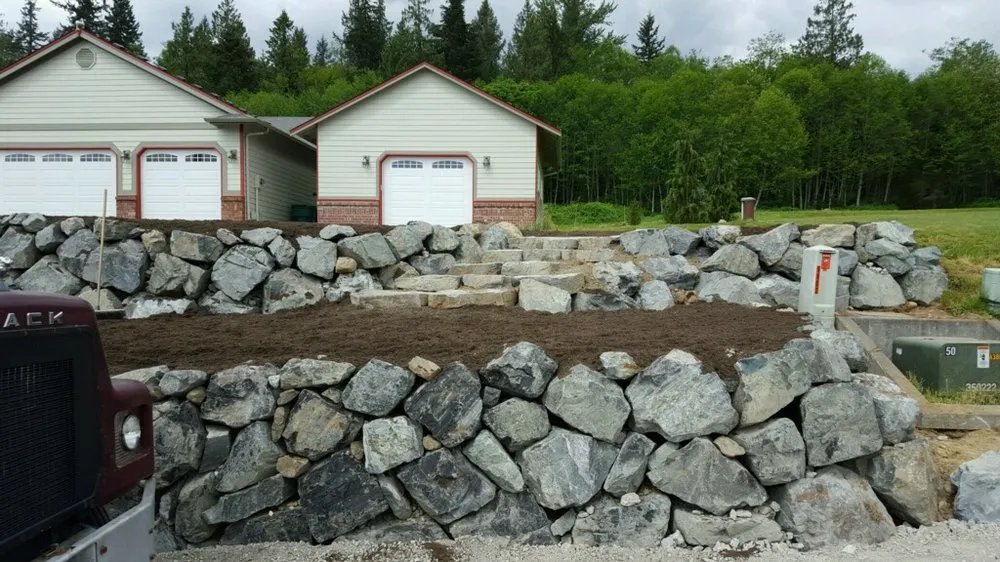 Expert yard maintenance in Seattle, WA by New Life Rockeries of Seattle