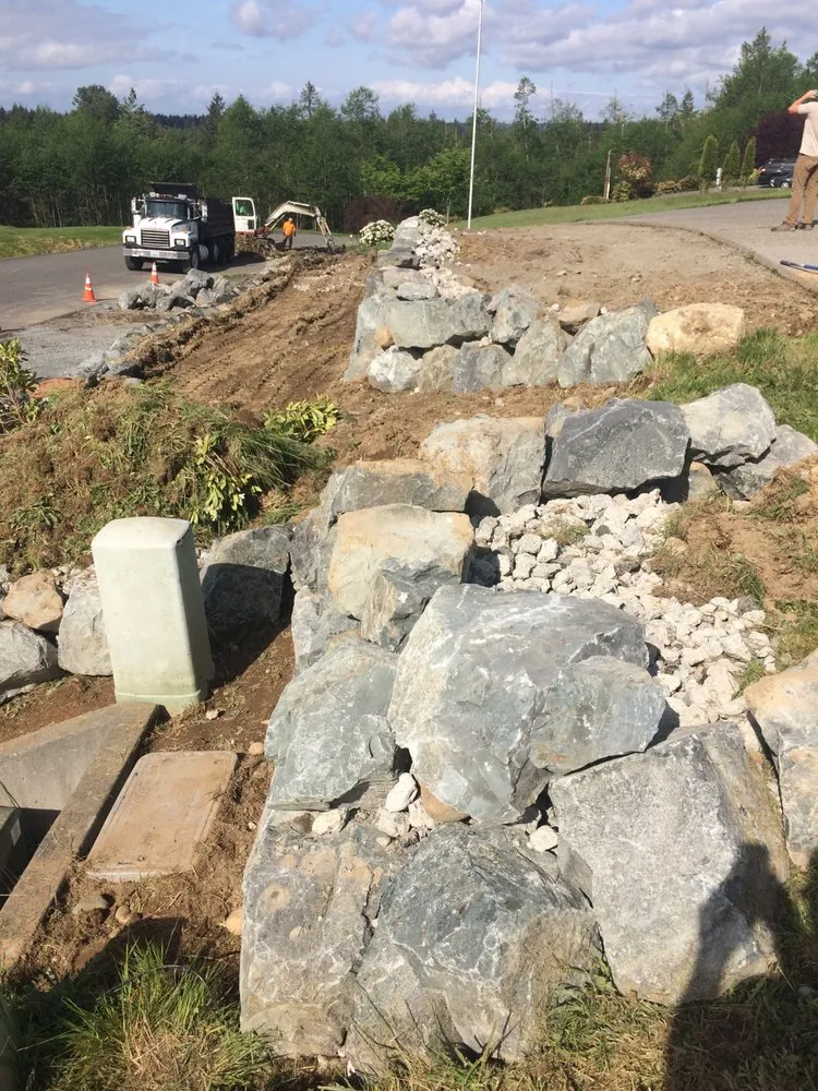 Custom outdoor landscaping in Seattle, WA by New Life Rockeries of Seattle