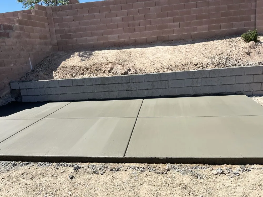 Reliable lawn care service experts serving Las Vegas, NV - New line Maintenance & Landscape