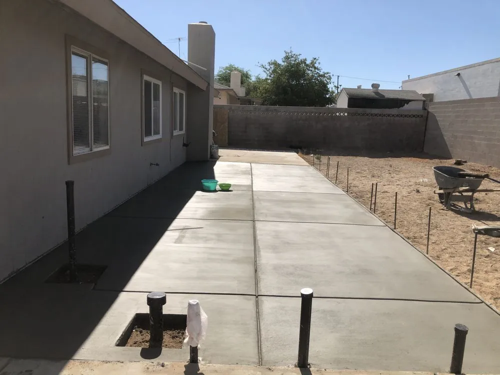 Custom lawn care service for beautiful yards across Las Vegas, NV - New line Maintenance & Landscape