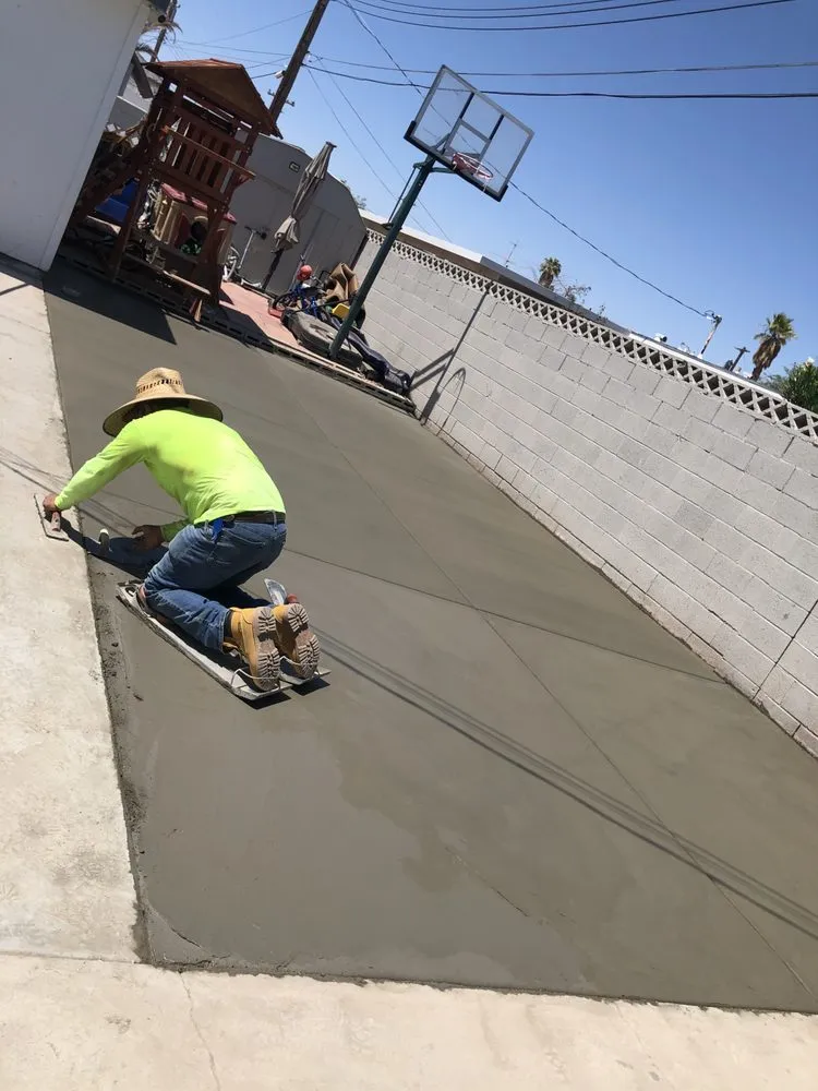 Custom landscape installation experts serving Las Vegas, NV - New line Maintenance & Landscape