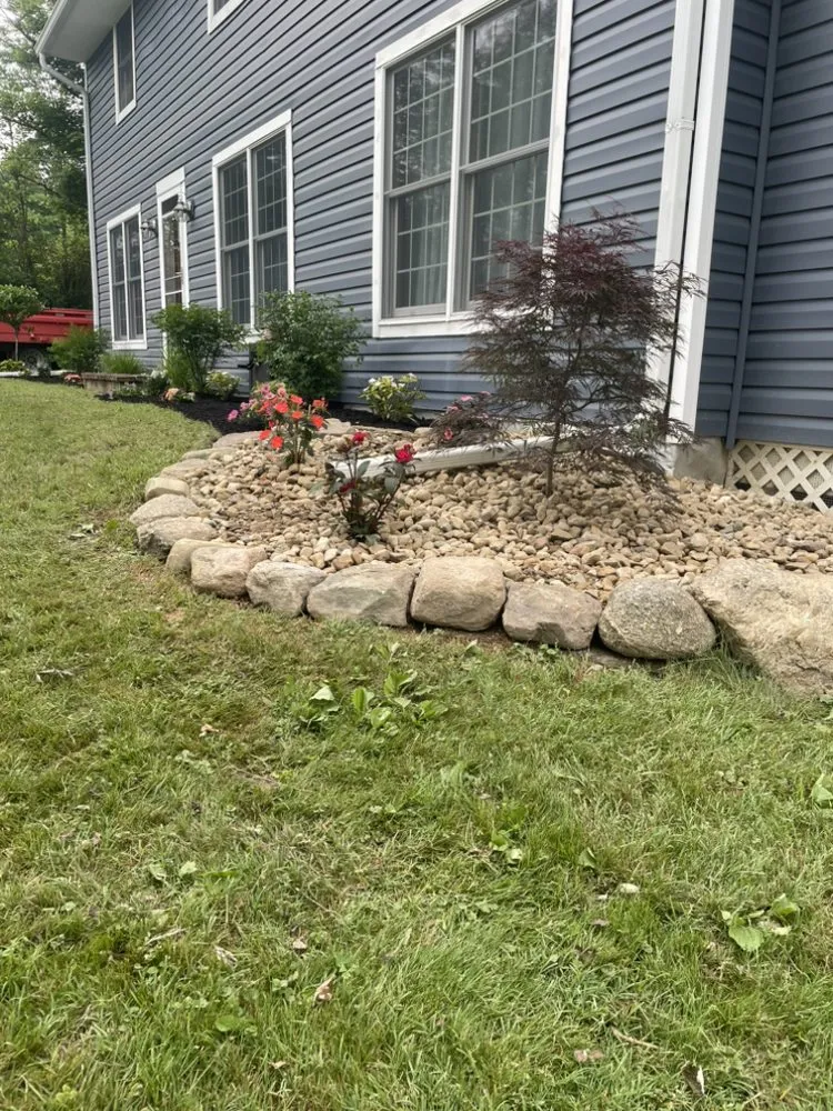 Affordable garden landscaping in Mansfield, OH by New Look Lawn Care