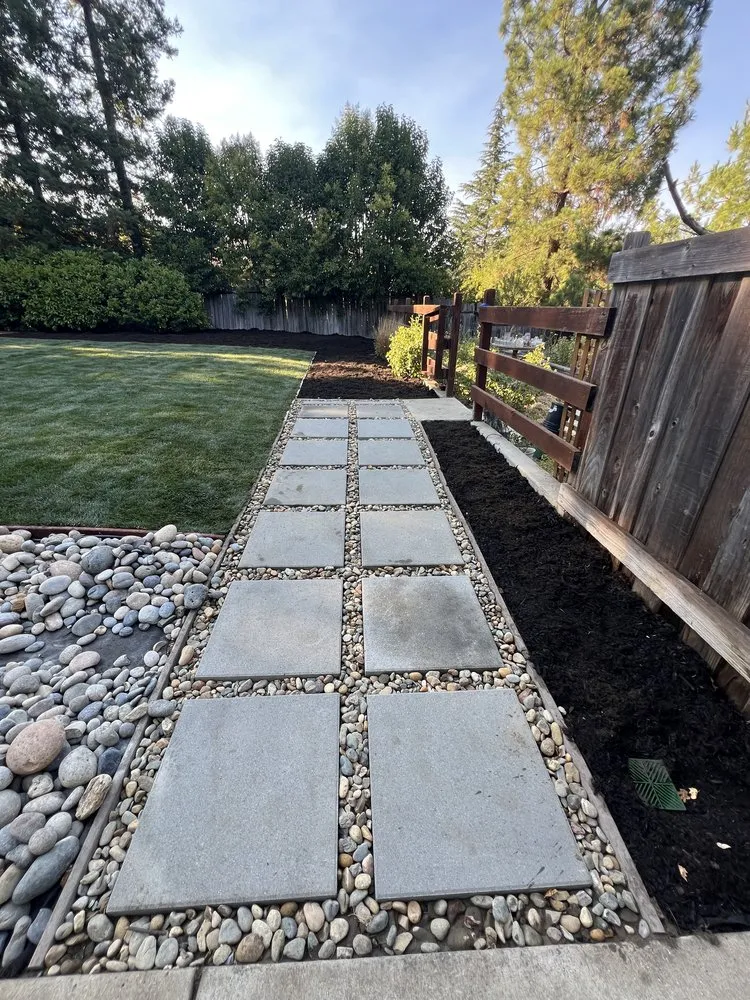 Custom lawn mowing service in Oakland, CA - New Moon Landscape