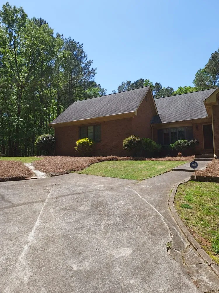 Professional yard maintenance in Conyers, GA - New Summer Landscapes