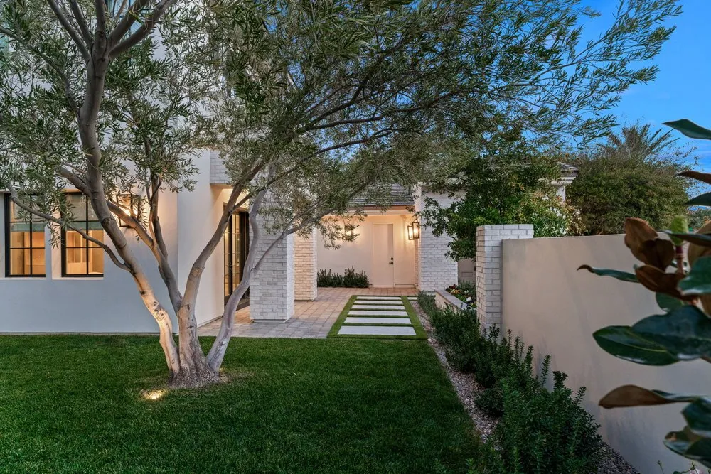 Professional yard cleanup service for homes in Las Vegas, NV by New View Landscapes