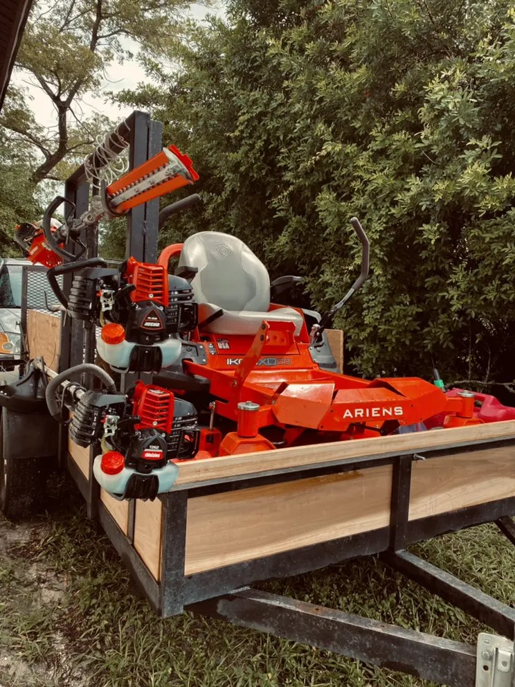 Trusted yard maintenance for beautiful yards across Sarasota, FL - New vision designs