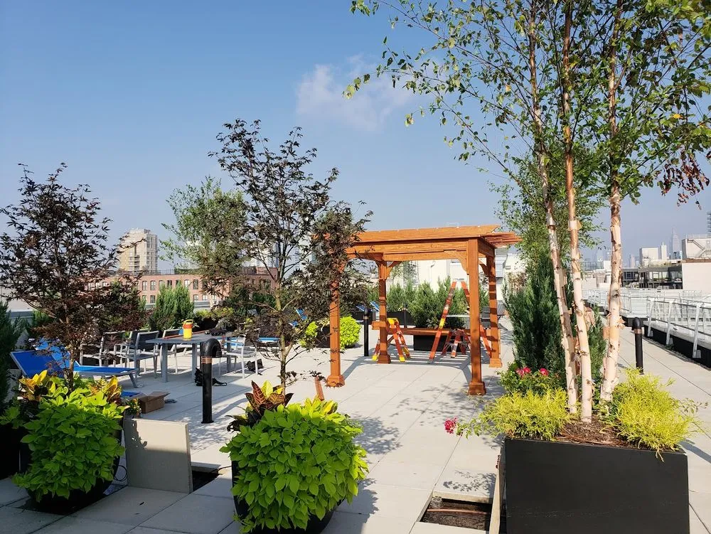 Top-rated lawn care service in New York, NY - New York Plantings Garden Design