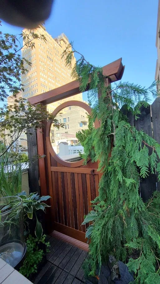 Custom lawn mowing service in New York, NY by New York Plantings Garden Design