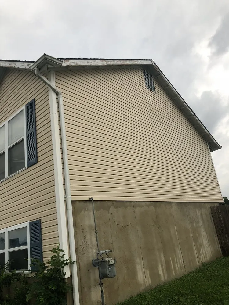 Reliable lawn care service in St. Louis, MO by Newcomer Lawn Care