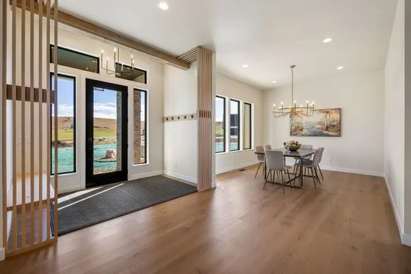 Newhouse Builds Logo